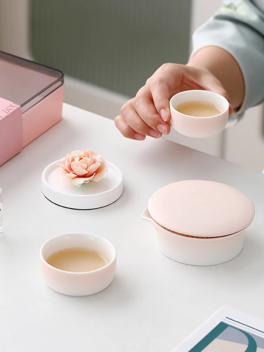 粉色花器与茶具礼盒